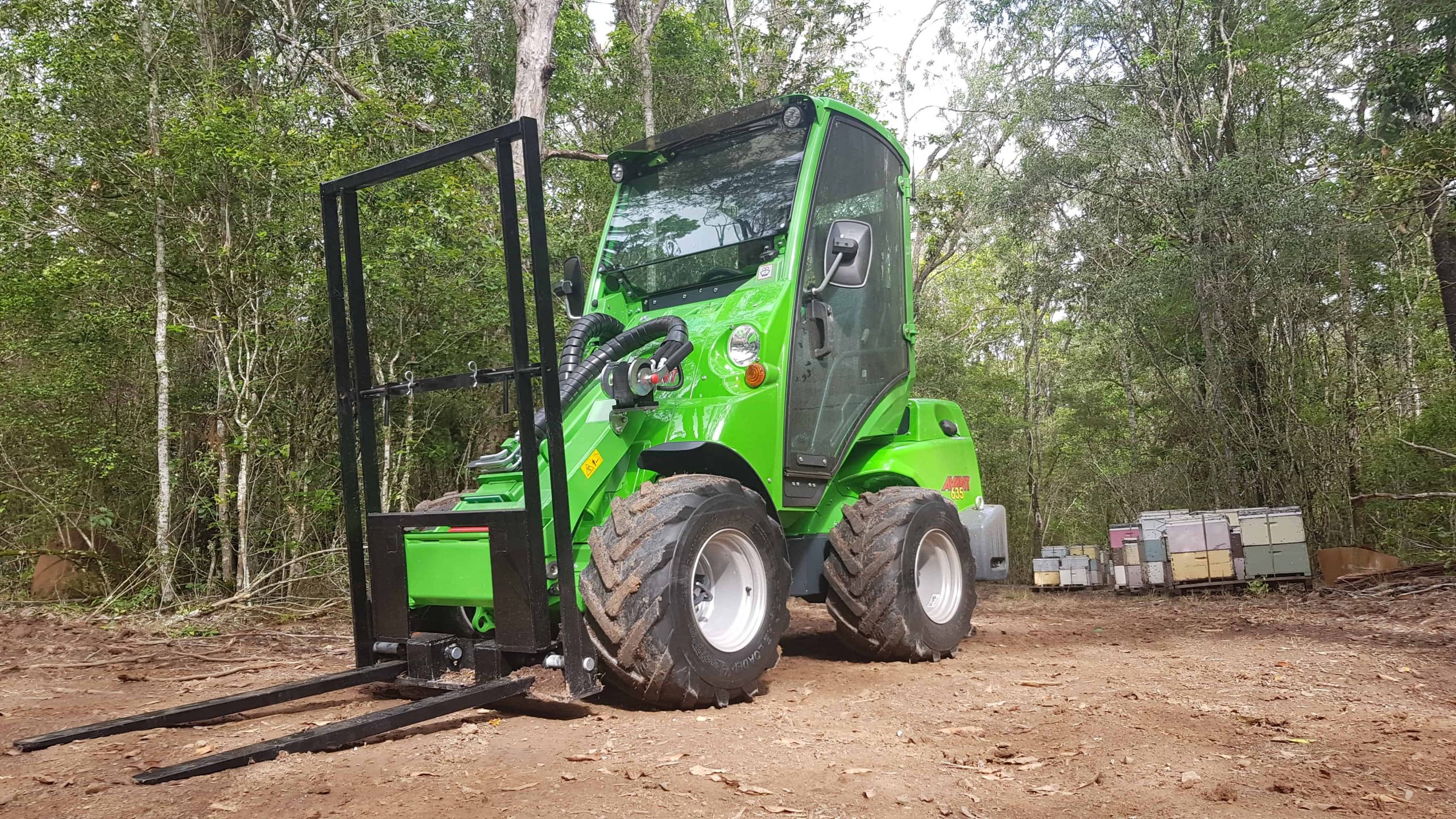 Apiarists – Add Efficiency & Comfort To Your Work With Unbeatable Avant Loader