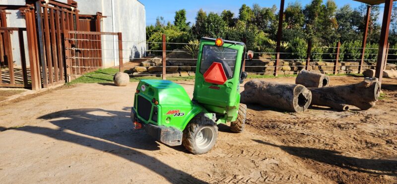 Avant 528 Mini Loader Sydney Zoo Elephant Enclosure