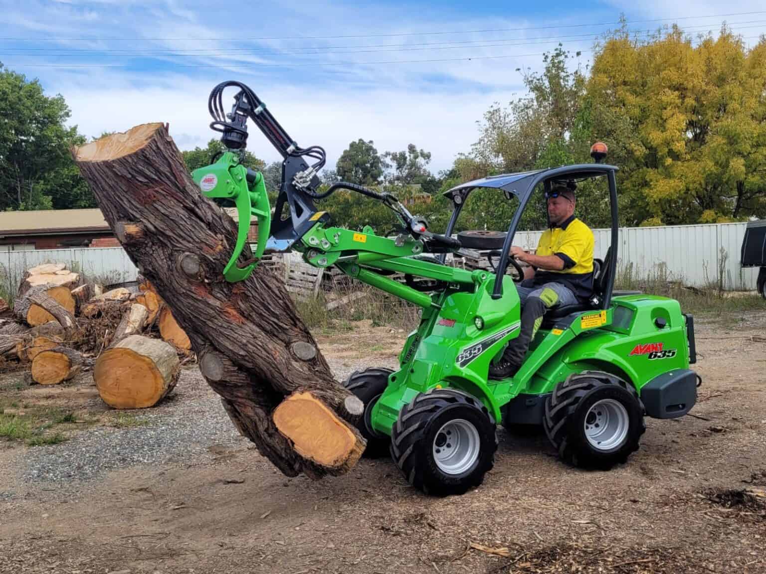 Avant 635 Mini Loader: Compact Power - Avant Equipment