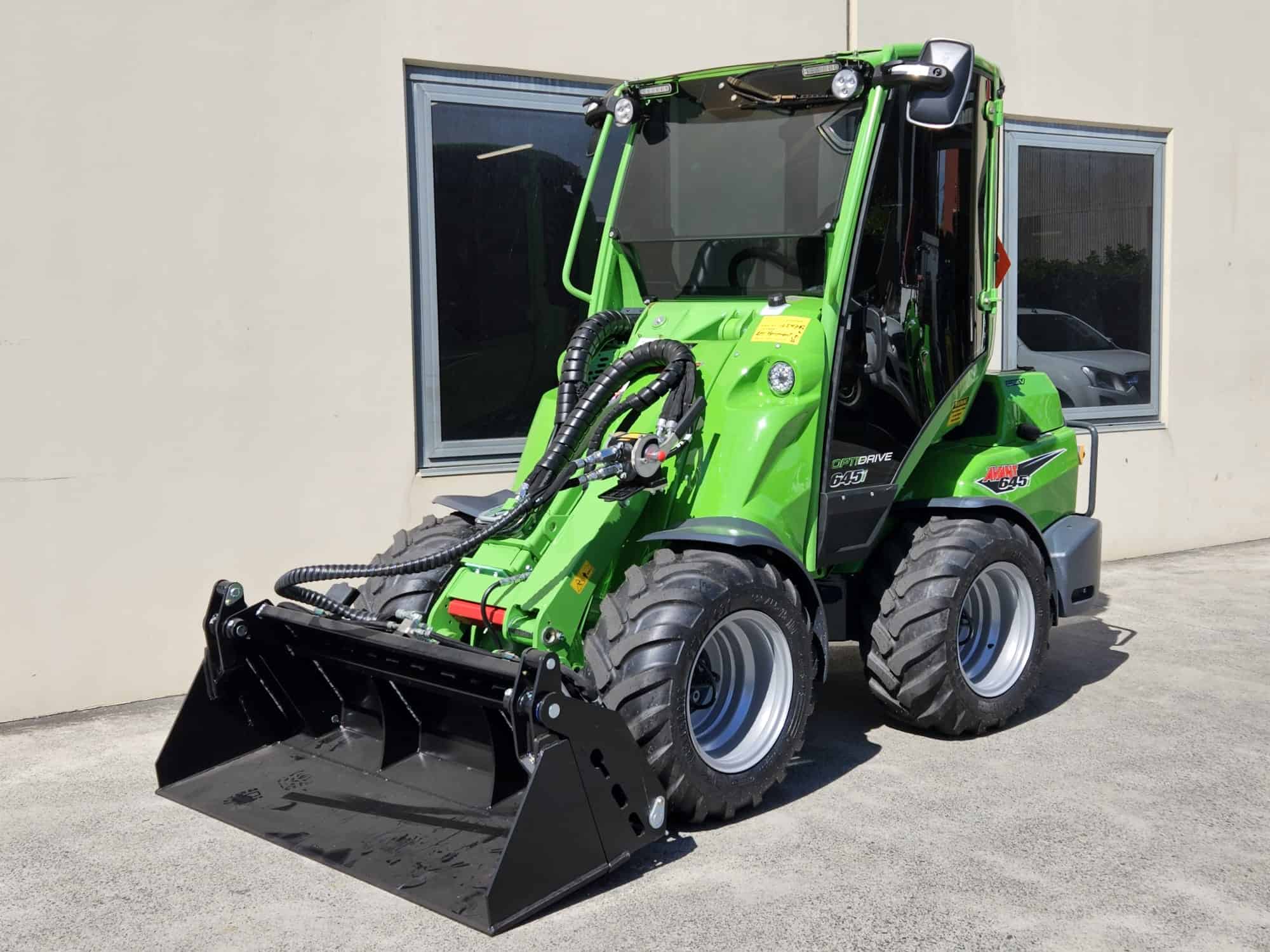 First Avant 645i Mini Loader Arrives in Australia!