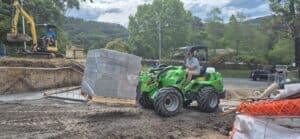 Avant 860i Articulated Mini loader landscaping