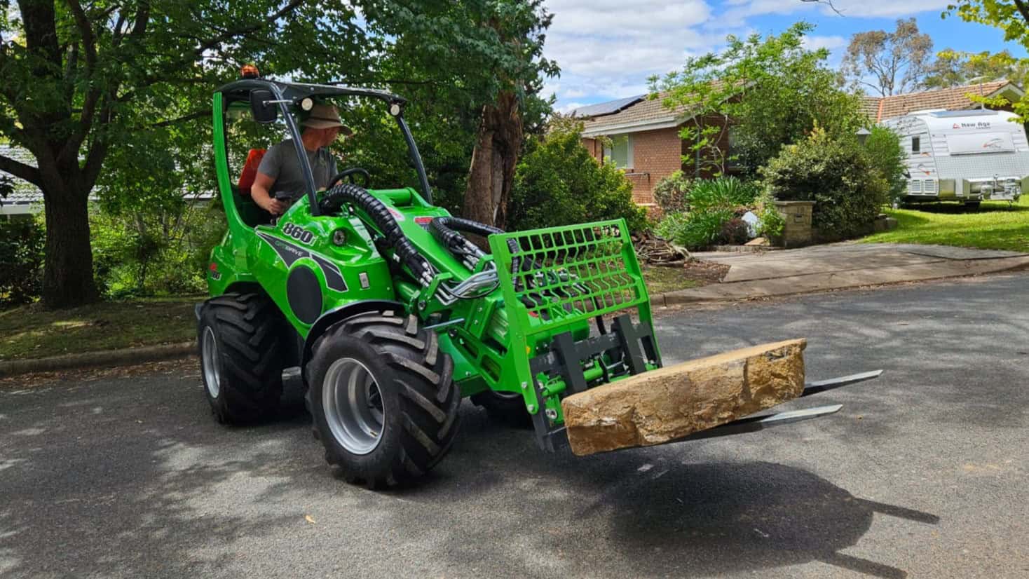 Benefits of an Avant Mini Loader for Landscaping and Horticulture Work