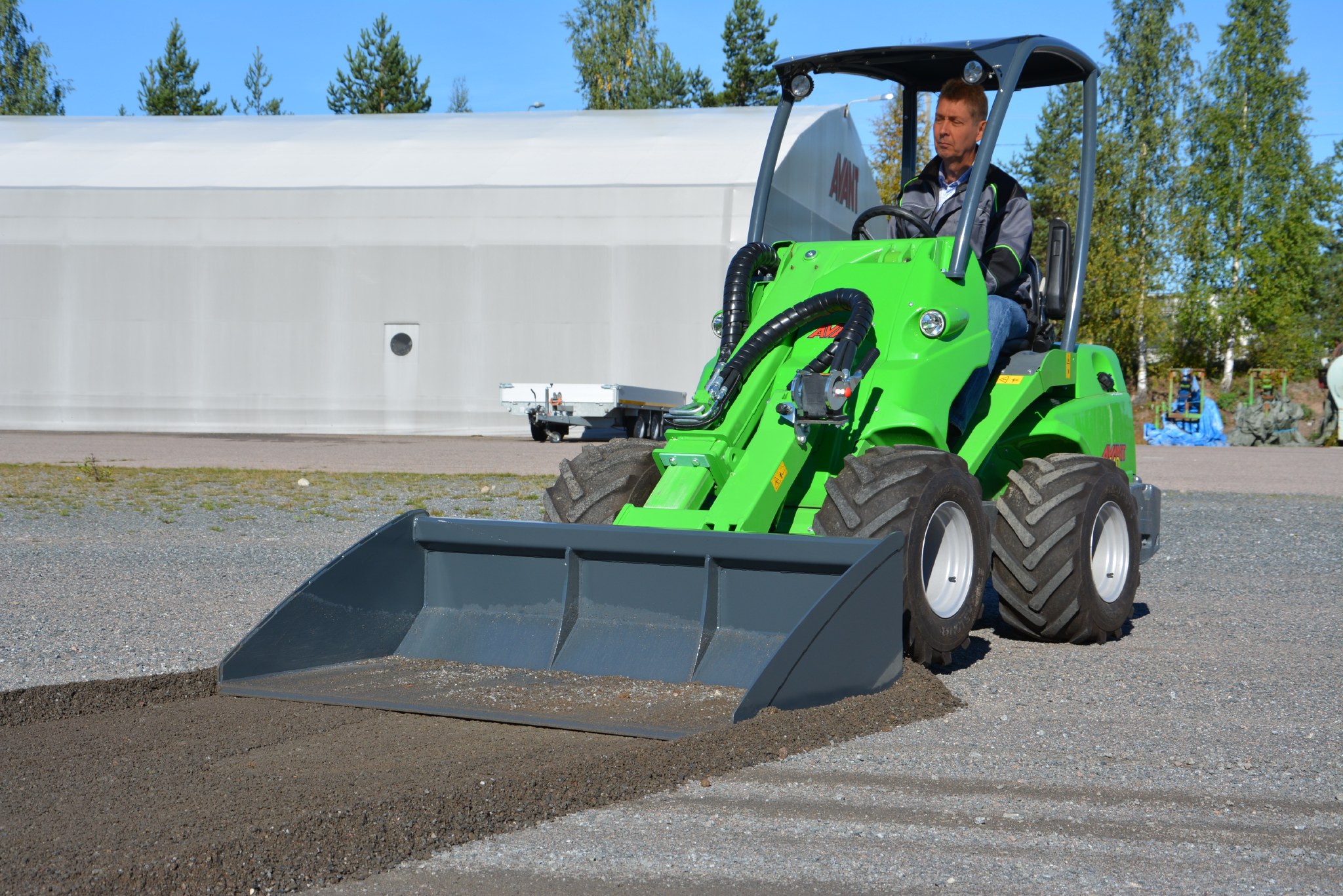 The Benefits of an Articulated Mini Loader